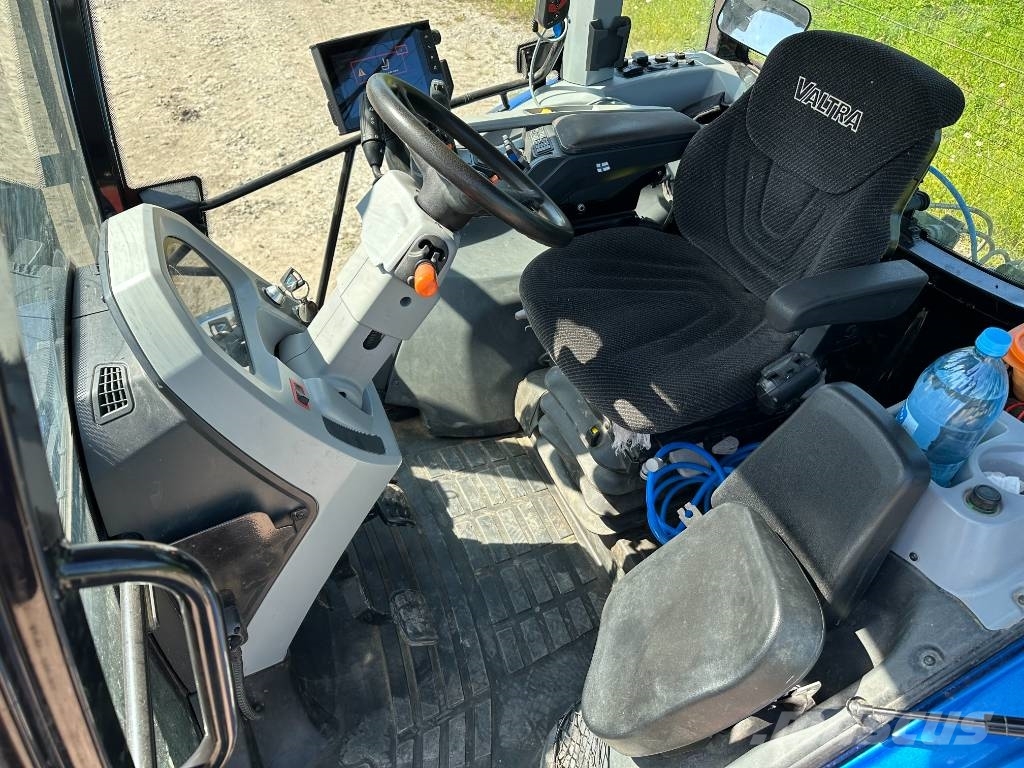 Valtra G 135 Versu Tractores