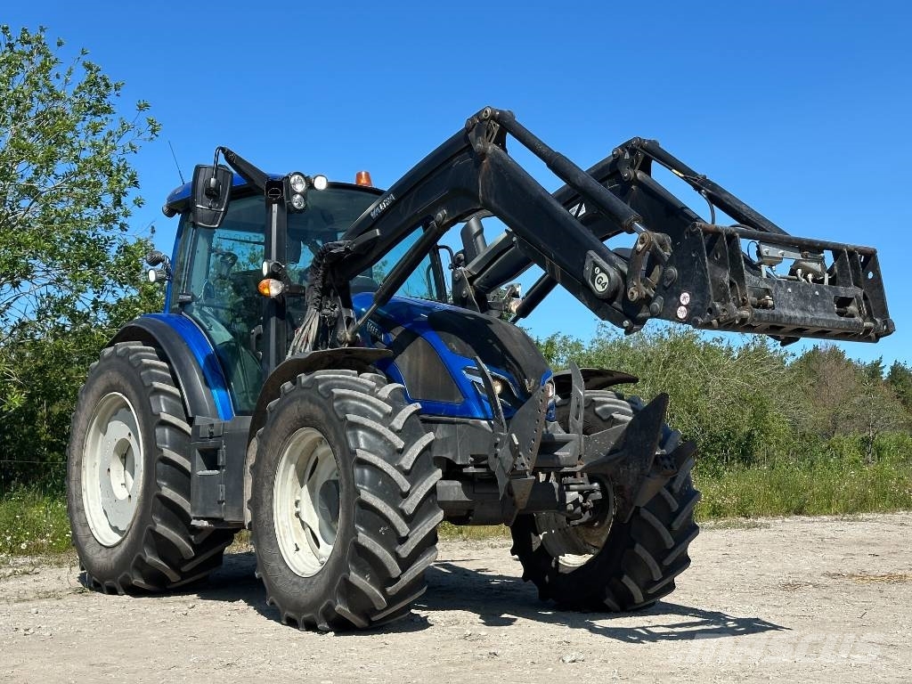 Valtra G 135 Versu Tractores