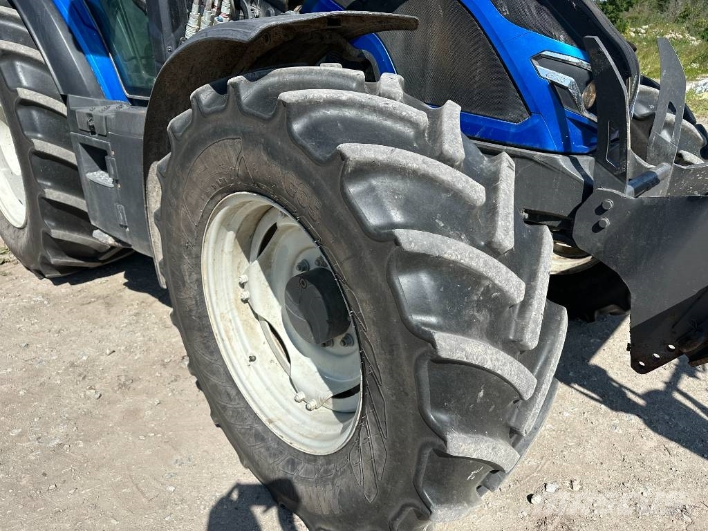 Valtra G 135 Versu Tractores