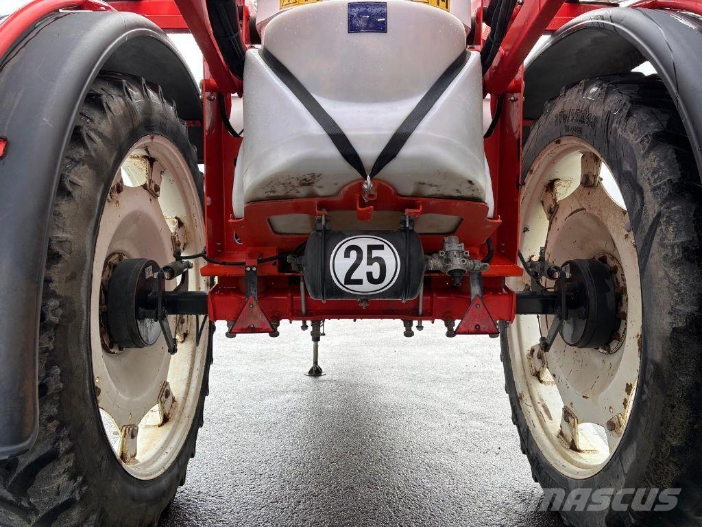 Kuhn Métris 3202s Trailed sprayers