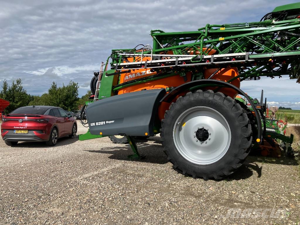 Amazone UX 5201 Super Vontatott trágyaszórók