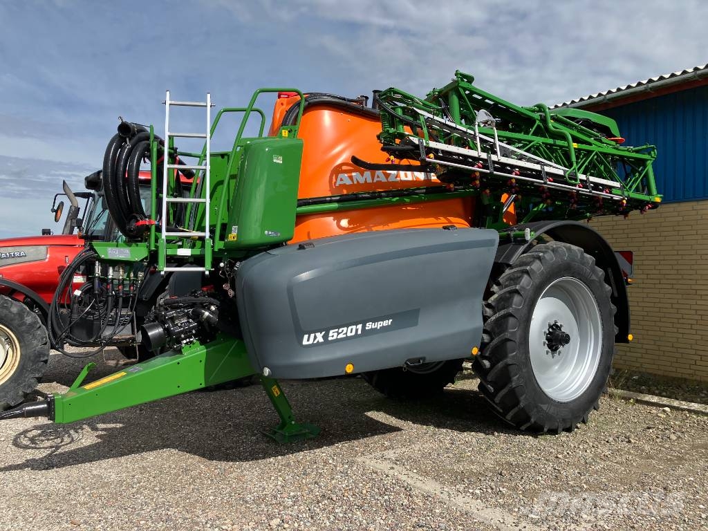 Amazone UX 5201 Super Vontatott trágyaszórók