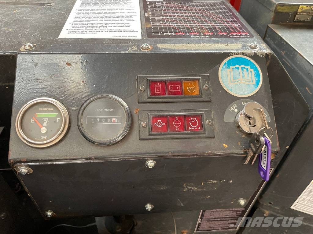 Unic URW-547 履帶式起重機