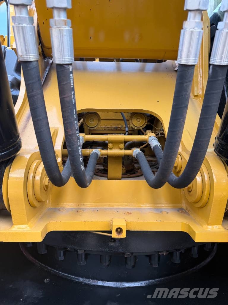 CAT 330    3000 units excavators in stock 履带挖掘机