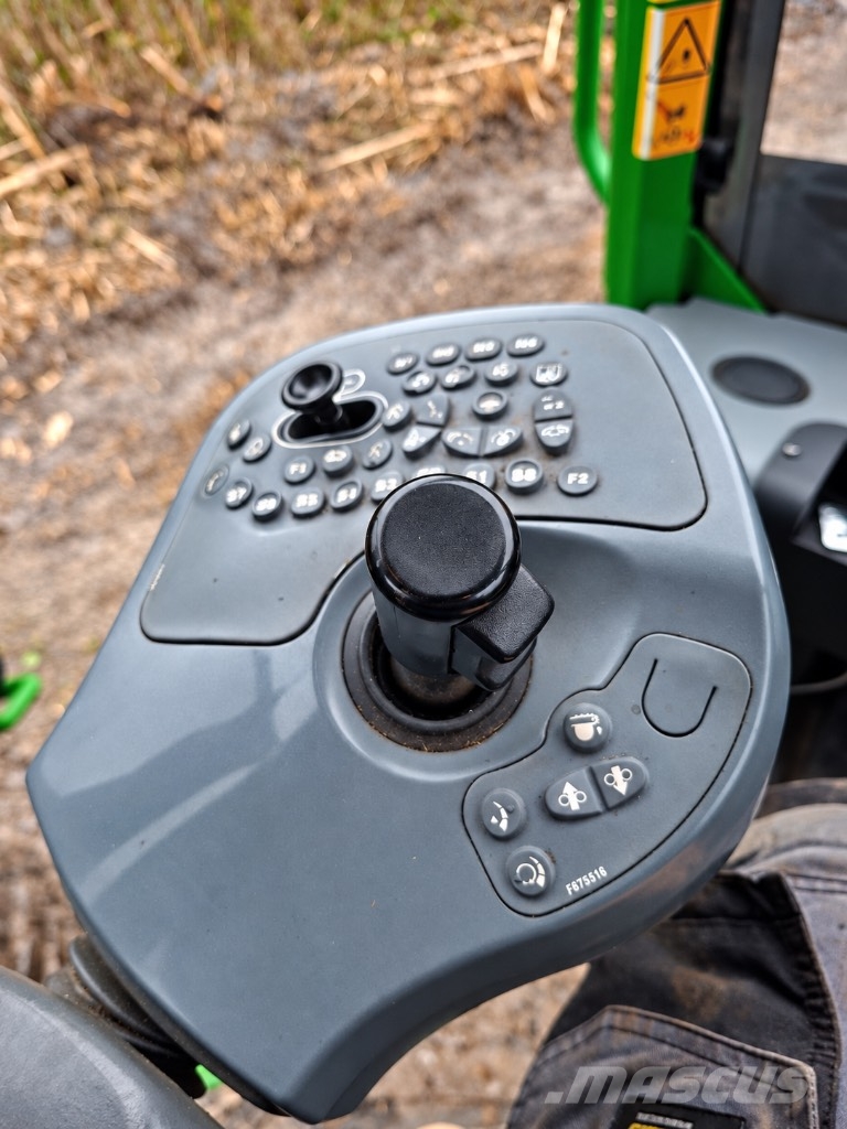 John Deere 1270 G Harvesters