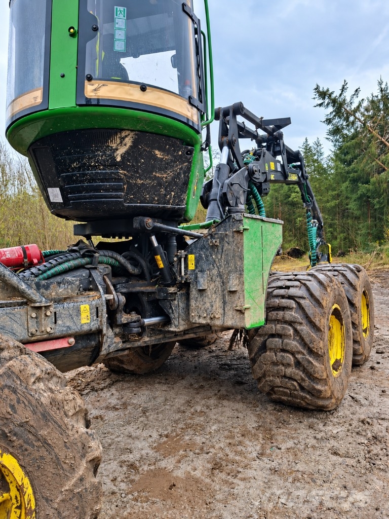 John Deere 1270 G Harvesters