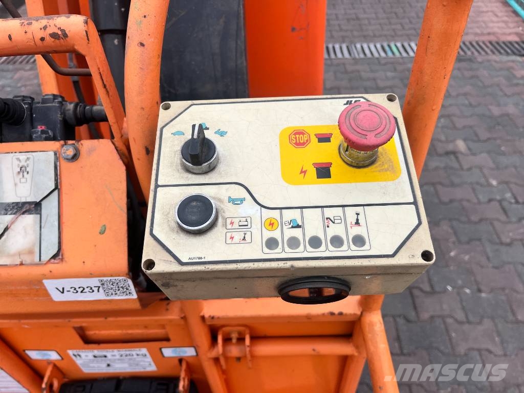 JLG TOUCAN 860 V-3237 EO Вертикальні щоглові підйомники