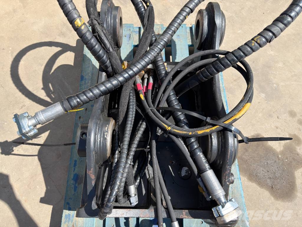 OilQuick OQ70/55 - M318D / 320D / 320E / 320F / 323D / 323E موصلات سريعة