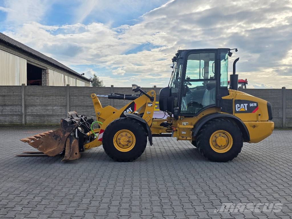 CAT 907H, 2012 ROK, 4100 MTH, ŁYŻKA OTWIERANA + WIDŁY Wheel loaders