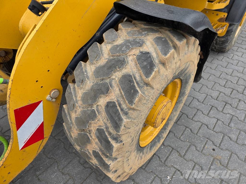 CAT 907H, 2012 ROK, 4100 MTH, ŁYŻKA OTWIERANA + WIDŁY Cargadoras sobre ruedas