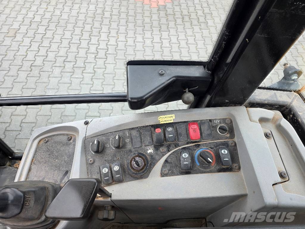 CAT 907H, 2012 ROK, 4100 MTH, ŁYŻKA OTWIERANA + WIDŁY Cargadoras sobre ruedas
