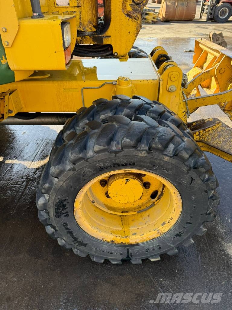 Komatsu PW 98 MR-8 //BJ. 2013/14351H/SW/4 Buckets 轮式挖掘机