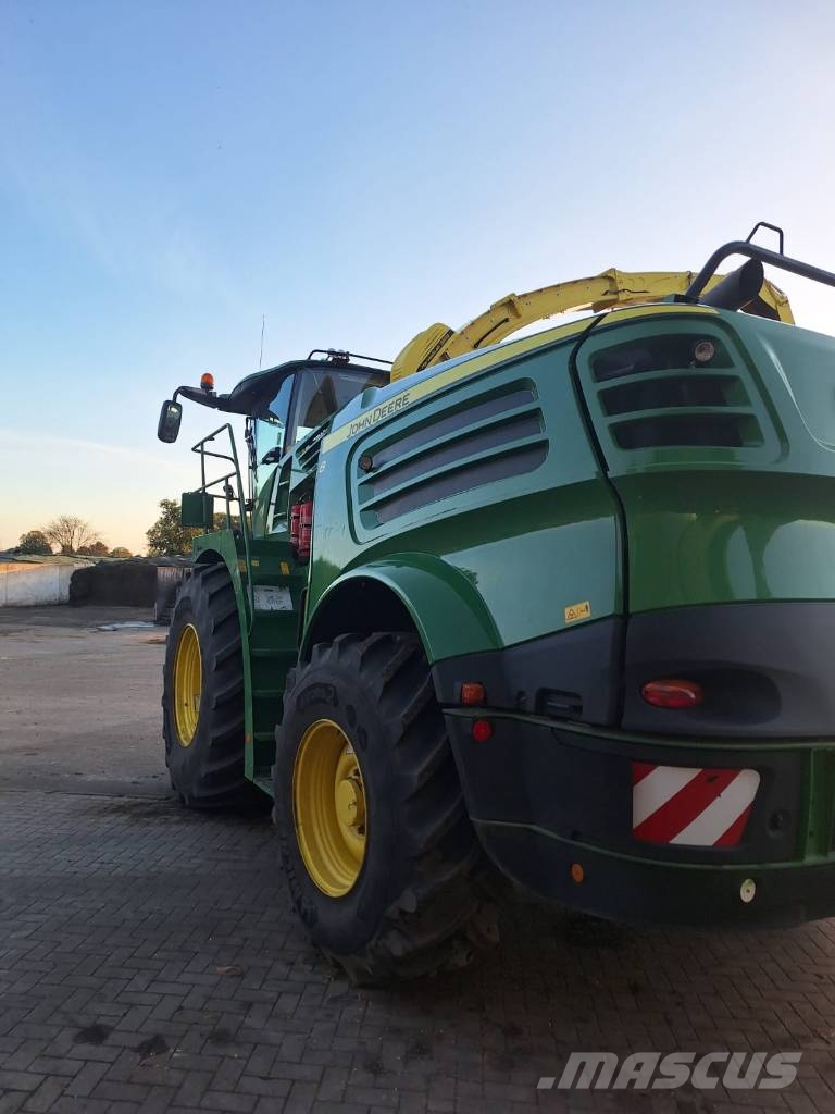 John Deere 8300 Zelfrijdende veldhakselaars