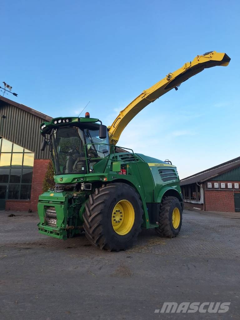 John Deere 8300 Zelfrijdende veldhakselaars
