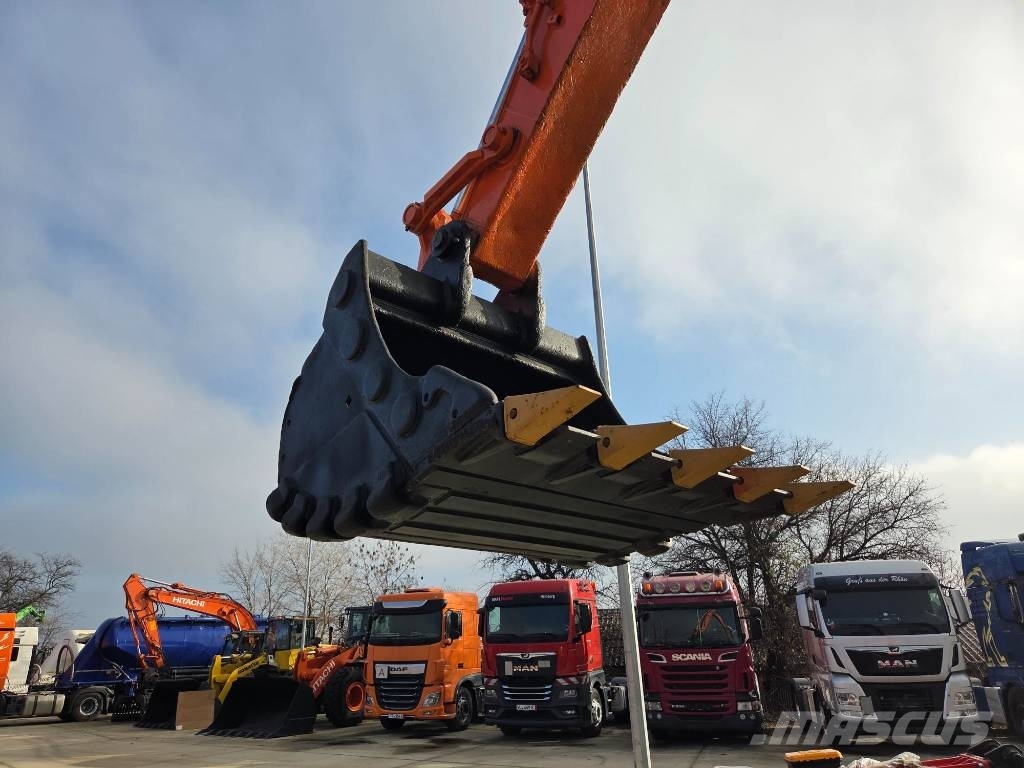 Hitachi ZX 350 LC-6, 2019, 12.535h, new bucket 2,2cm Excavatoare pe șenile