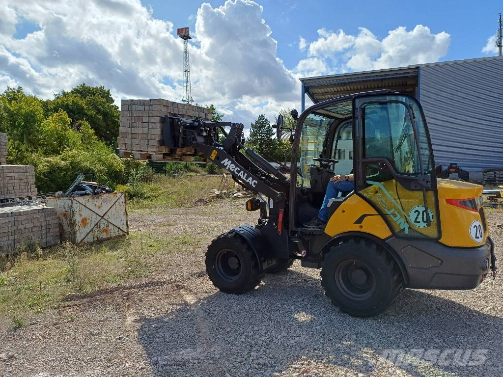 Mecalac MCL 6+ Gumikerekes homlokrakodók