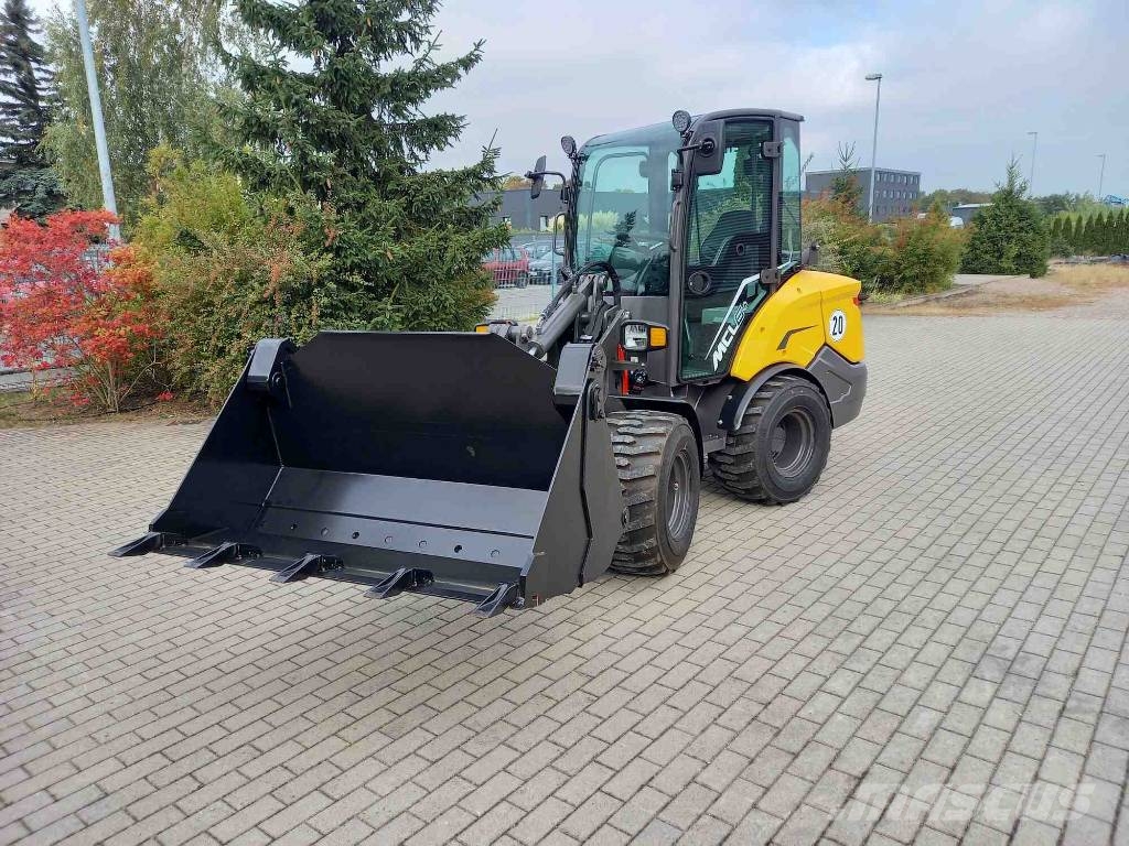 Mecalac MCL 6+ Gumikerekes homlokrakodók