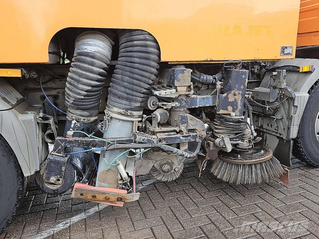 Mercedes-Benz ATEGO 1518 FAUN VIAJET EURO5 Pometalni stroji