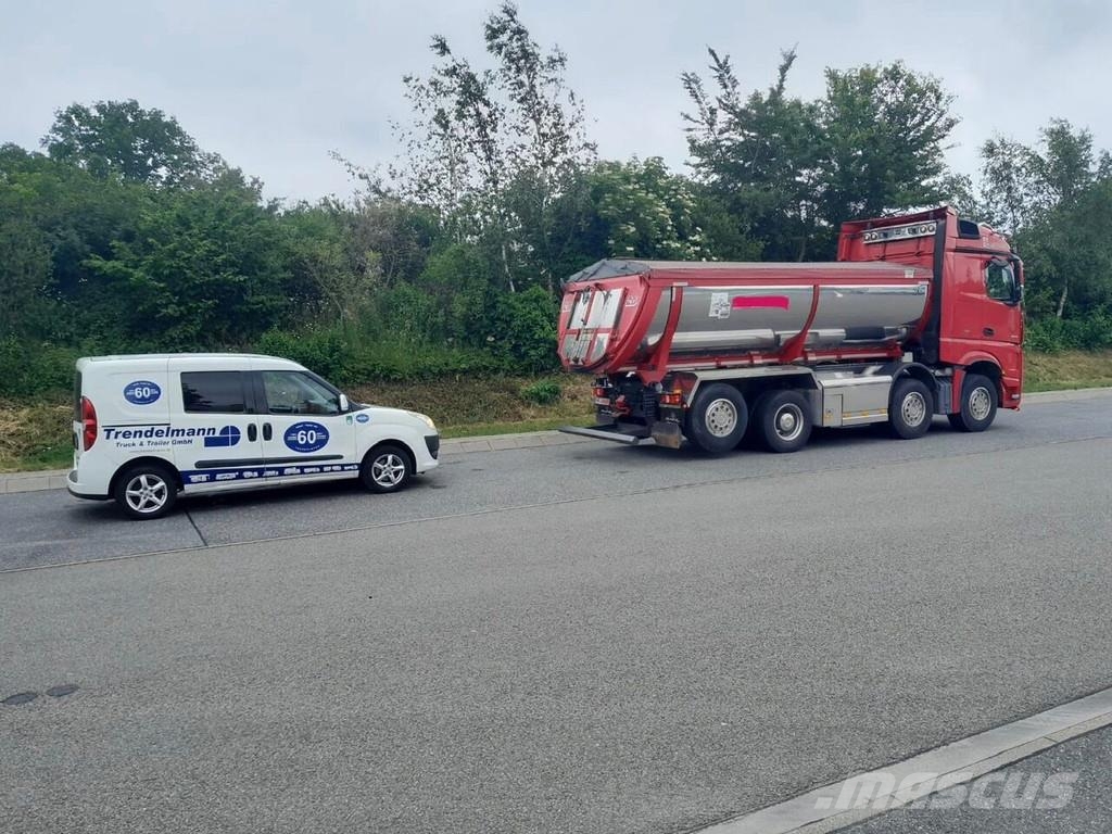 Mercedes-Benz Arocs 3558 Asfaltkipper Fliegl isoliert Temperatur Inne