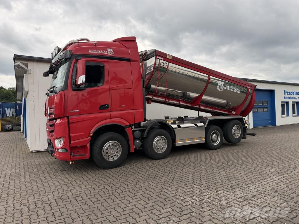 Mercedes-Benz Arocs 3558 Asfaltkipper Fliegl isoliert Temperatur Inne