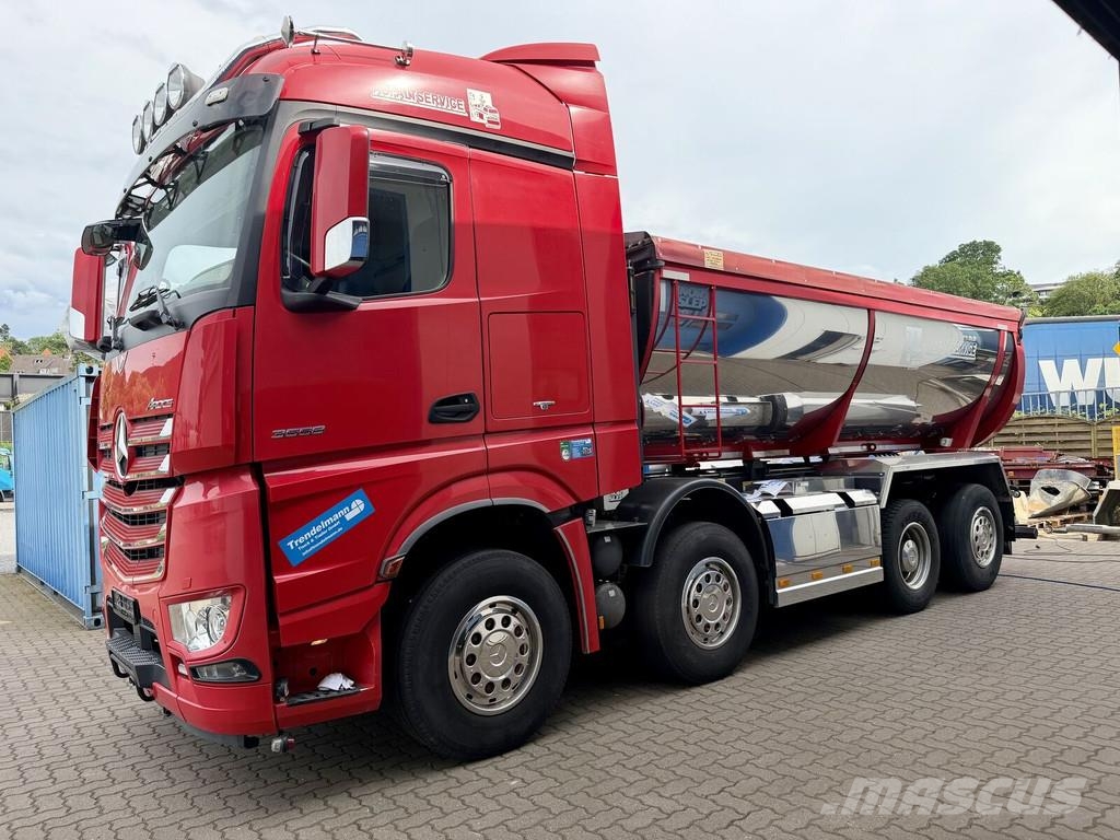 Mercedes-Benz Arocs 3558 Asfaltkipper Fliegl isoliert Temperatur Inne