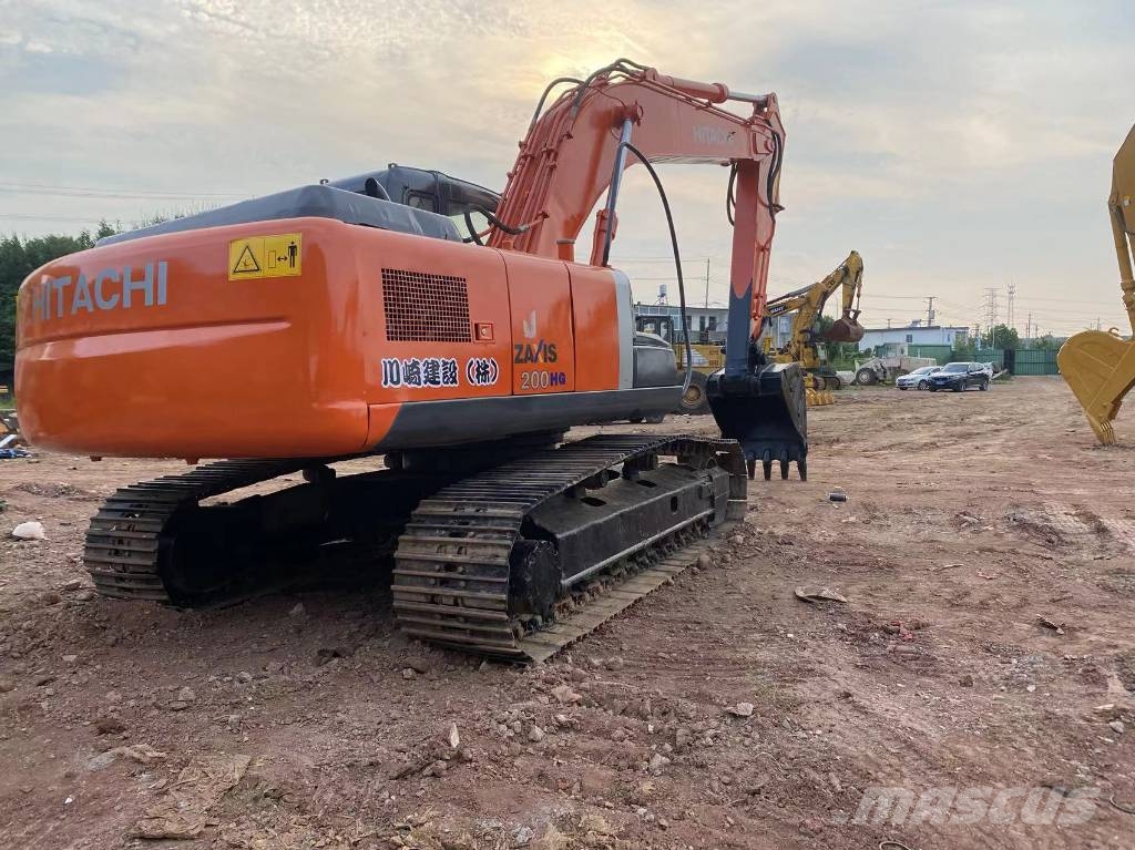Hitachi ZX200 Gravemaskiner på larvebånd
