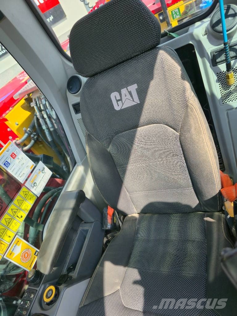 CAT M318-07A Bagri na kolesih