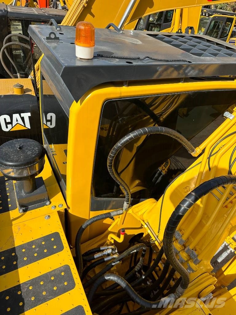 Komatsu PC210LC-8N1 حفارات وسط 7 طن - 12 طن