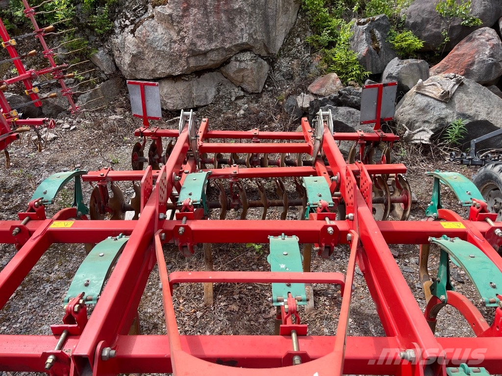 Kverneland CLC PRO 300 Cultivatoren