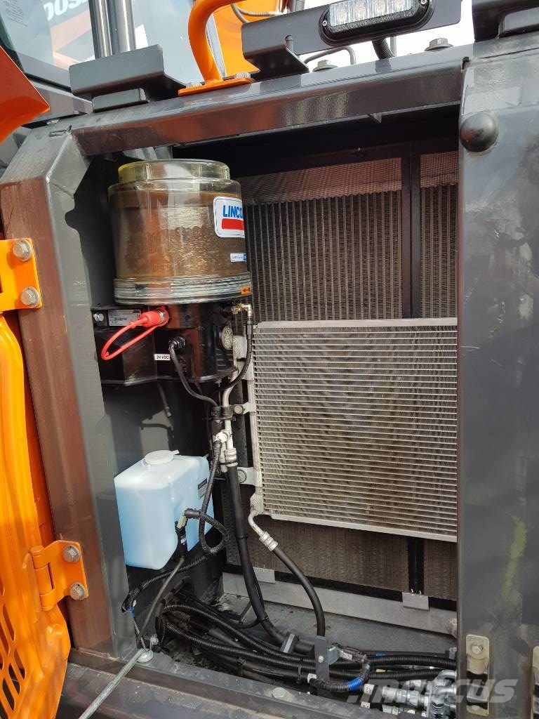 Doosan DX 530 LC-5 , Begagnad SÄLJES Paletli ekskavatörler