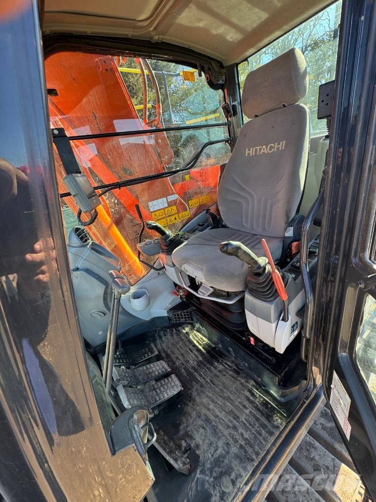 Hitachi ZX 135 US-6 Roomikekskavaatorid
