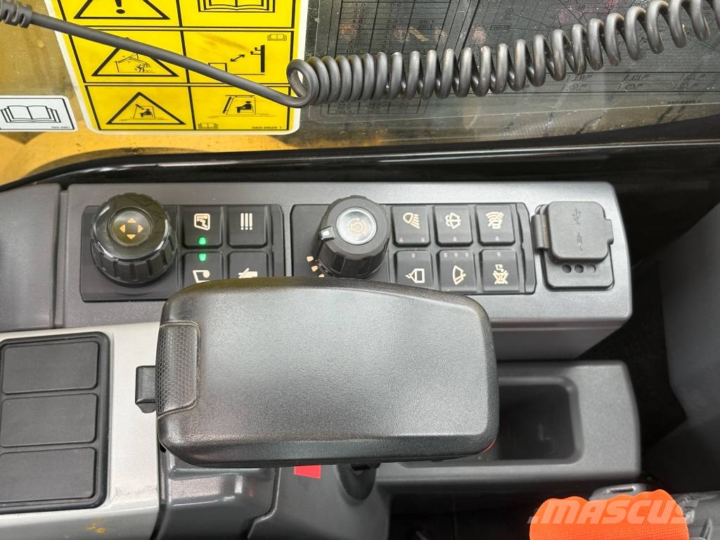 CAT 310-07 حفارات زحافة