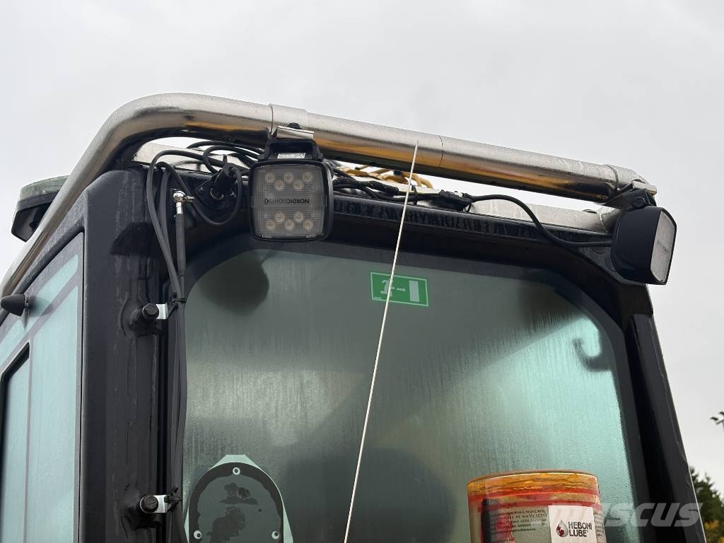 CAT 310-07 حفارات زحافة