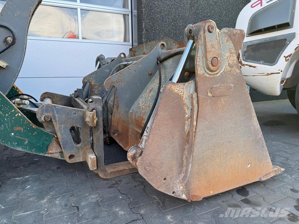 Liebherr L506C Kolesni nakladalci
