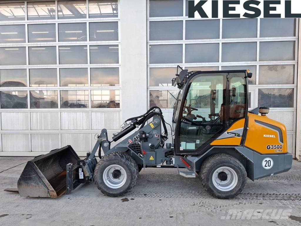 GiANT G 3500 Skid steer mini nakladalci
