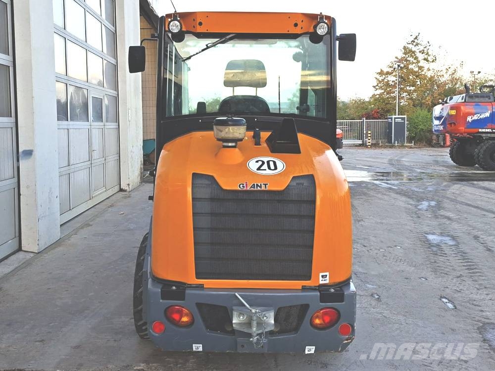 GiANT G 3500 Skid steer mini nakladalci
