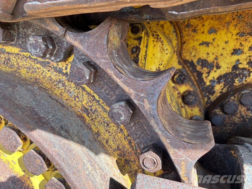 Komatsu D 155 AX-7 Buldožeri guseničari