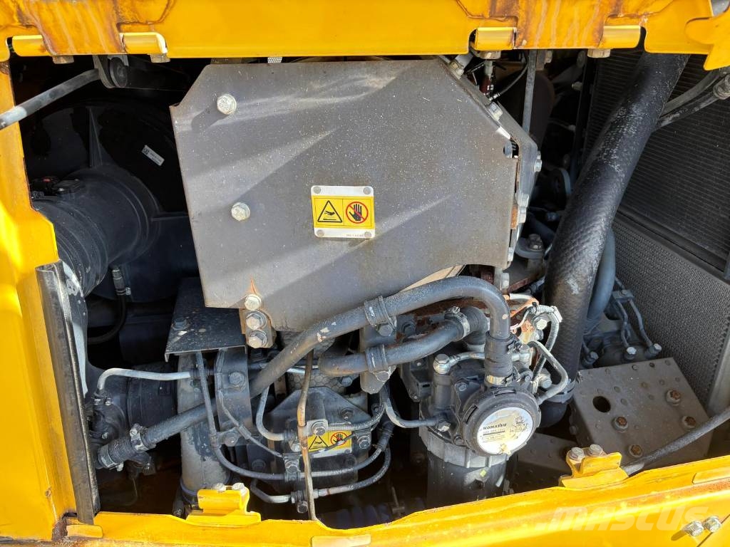 Komatsu D 155 AX-7 Buldožeri guseničari