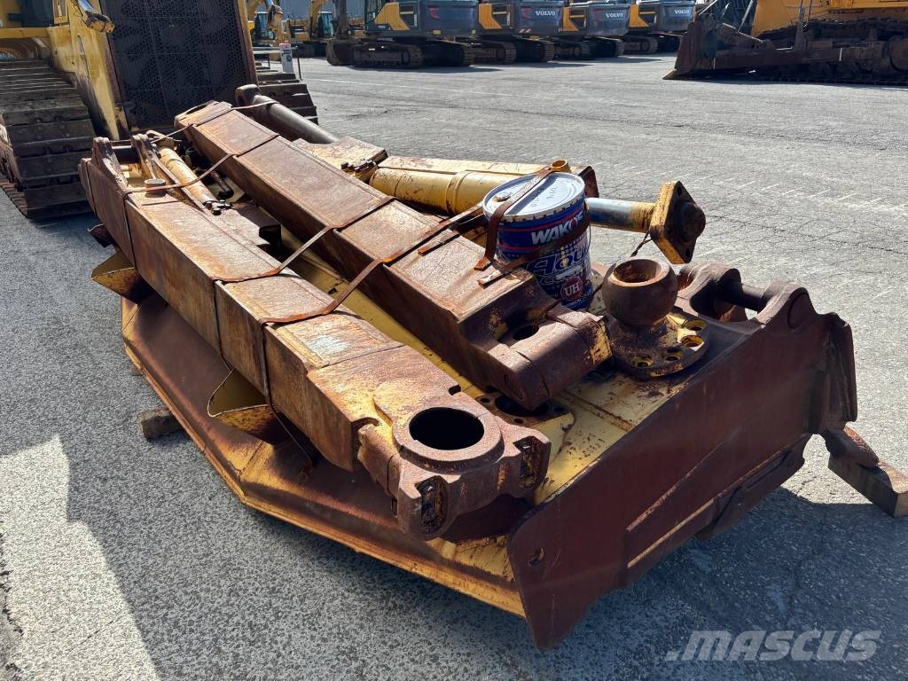 Komatsu D 155 AX-7 Buldožeri guseničari