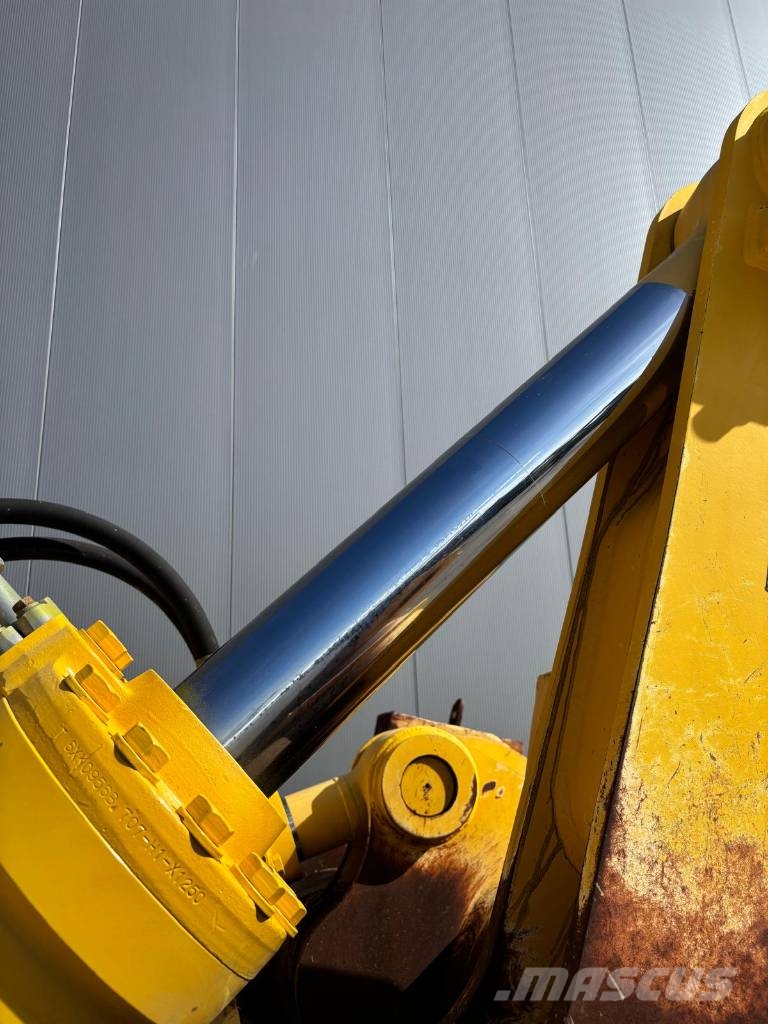 Komatsu D 155 AX-7 Buldožeri guseničari