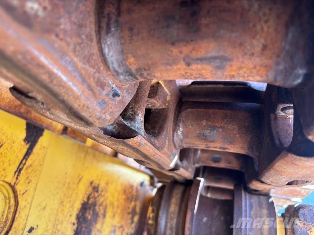 Komatsu D 155 AX-7 Buldožeri guseničari