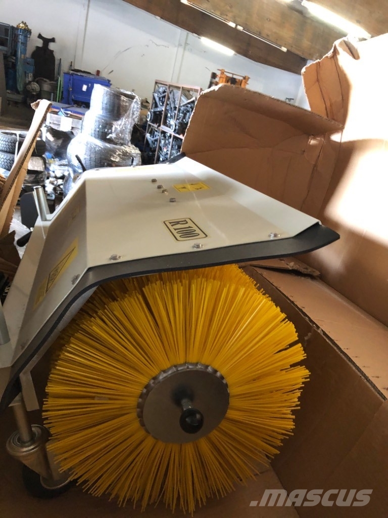 Iseki IMG 851 Anbaukehrmaschine Kehrmaschine 100 cm Tvåhjulstraktorer och kultivatorer