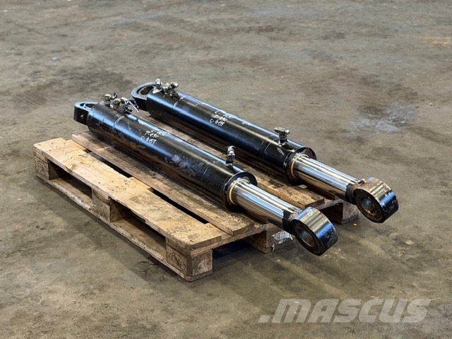 Atlas Copco Boomer XE 3 USED HYDRAULIC CYLINDER 鑽孔設備配件和備件