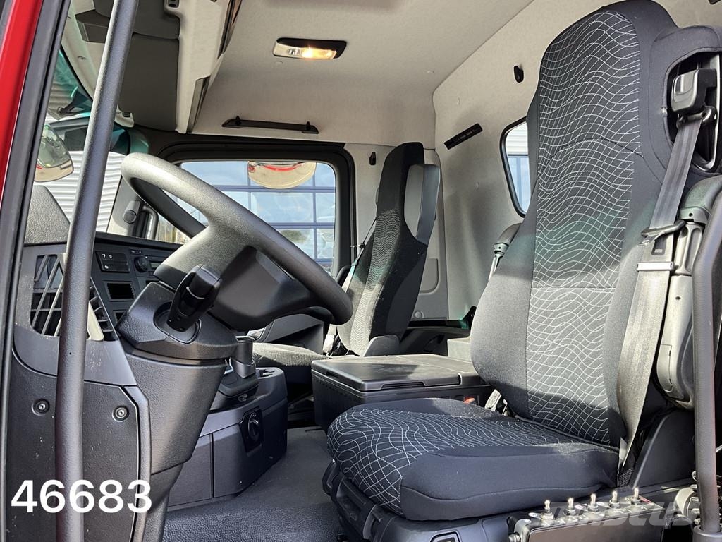 Mercedes-Benz Arocs 3242 8x4 Hiab 25 Ton haakarmsysteem Just 35. Vrachtwagen met containersysteem