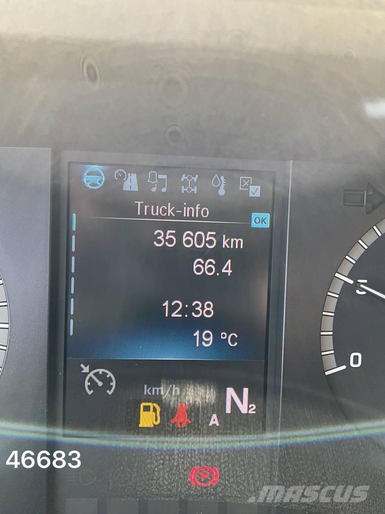 Mercedes-Benz Arocs 3242 8x4 Hiab 25 Ton haakarmsysteem Just 35. Vrachtwagen met containersysteem