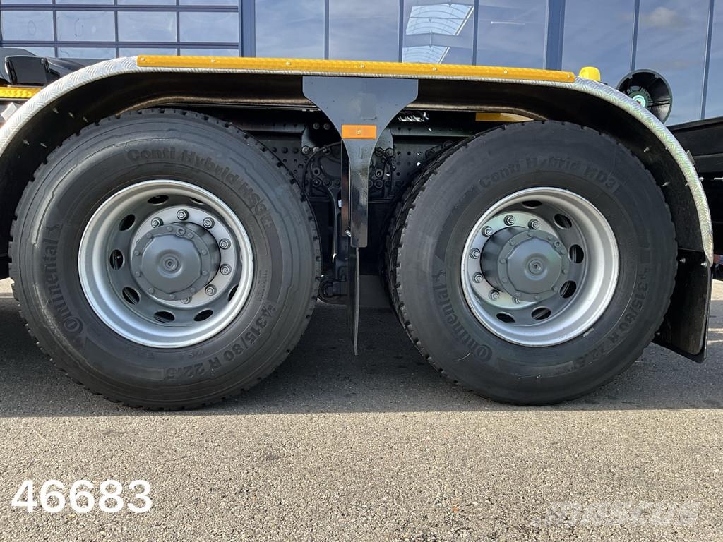 Mercedes-Benz Arocs 3242 8x4 Hiab 25 Ton haakarmsysteem Just 35. Vrachtwagen met containersysteem