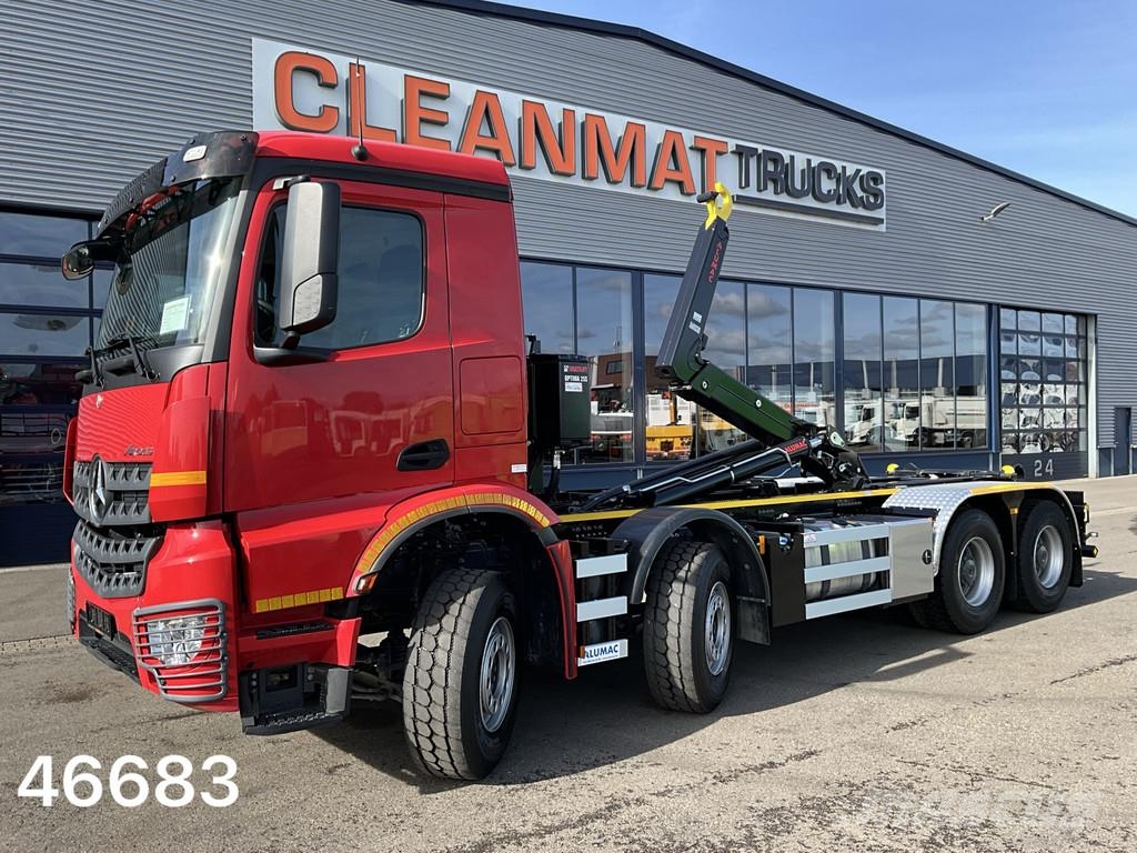 Mercedes-Benz Arocs 3242 8x4 Hiab 25 Ton haakarmsysteem Just 35. Vrachtwagen met containersysteem