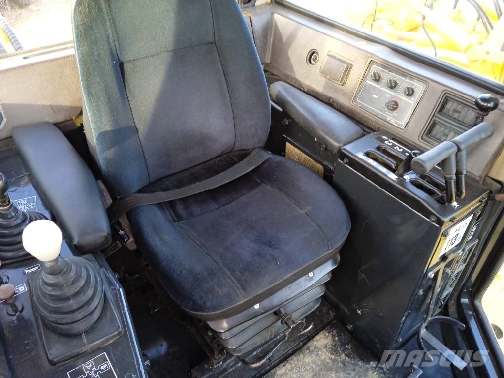 Komatsu D 155 AX-3 Telaketjupuskutraktorit