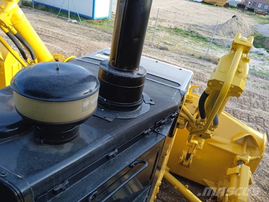 Komatsu D 155 AX-3 Telaketjupuskutraktorit