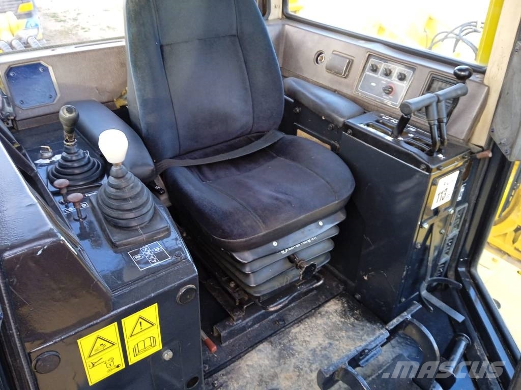 Komatsu D 155 AX-3 Telaketjupuskutraktorit